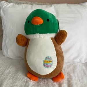 Easter Avery Hug Me Squishmallow